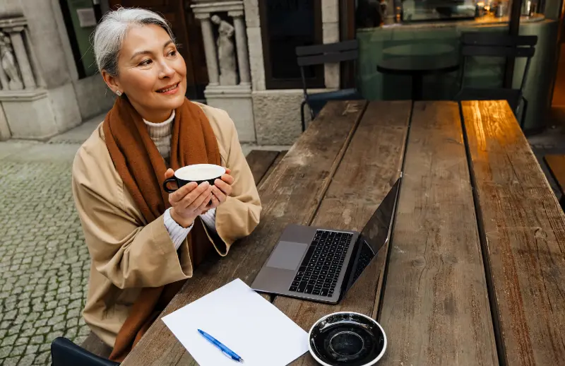 1_rev1_web | Rediscover Your Direction and Purpose “Starting passive income after 50 – building digital income with laptop and coffee”